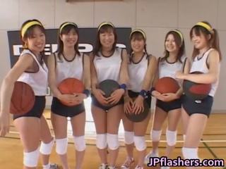 Група на млад баскетбол players