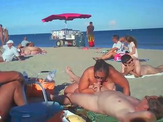 אמא שאני אוהב לדפוק מכה שלה beau ב עירום חוף על ידי מציצנים