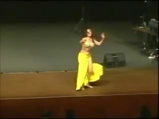 Dina 춤추는 사람 이집트의 아라비아 말 삼
