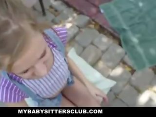 Mybabysittersclub - קטנטונת תינוק sitter נתפס מאונן