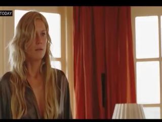 Sophie hilbrand - holandieši blone, kails uz publisks, masturbācija & sekss filma ainas - zomerhitte (2008)