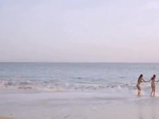 Природний goddess зустрічається sand і surf