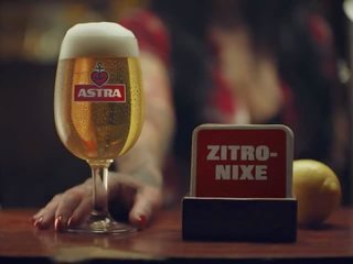 Franziska mettner में बियर ad