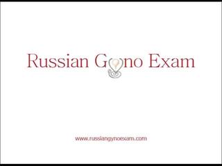 Një plumpy gjoksmadhe ruse cutie në një gyno provim